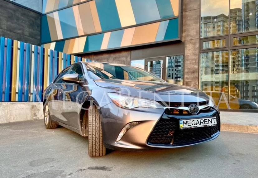 Аренда авто Toyota Camry SE в Киеве - Мегарент
