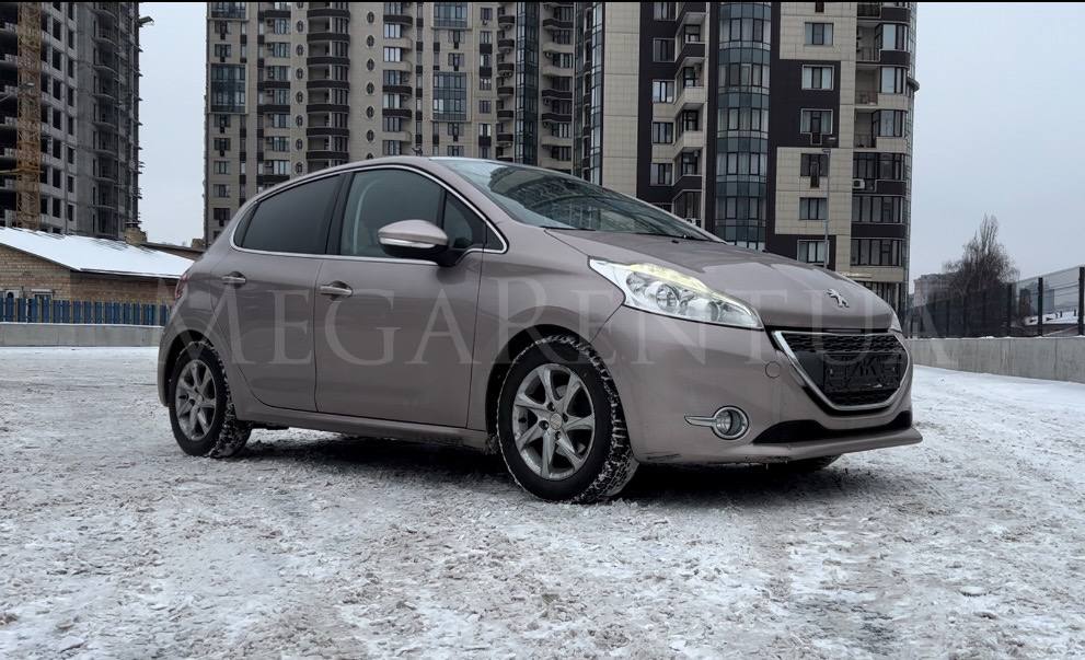Оренда авто Peugeot 208 у Києві - Мегарент