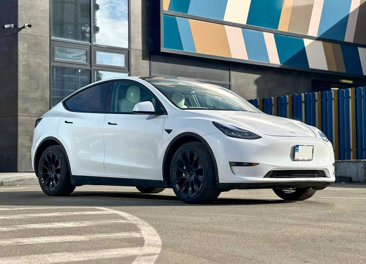 Оренда авто Tesla Model 3 у Києві - Мегарент