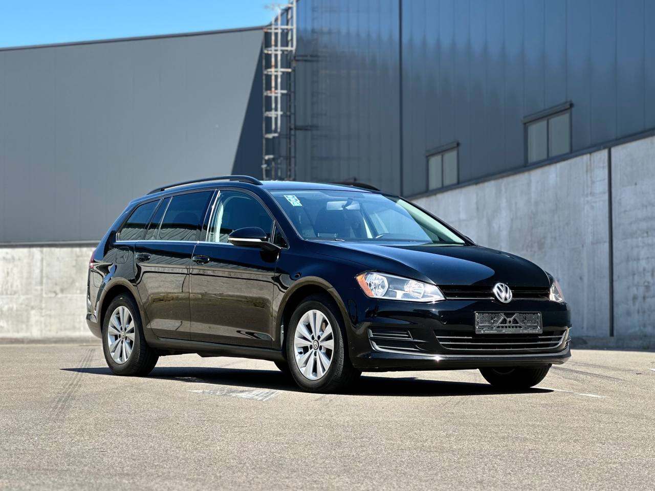   Volkswagen Golf   - 