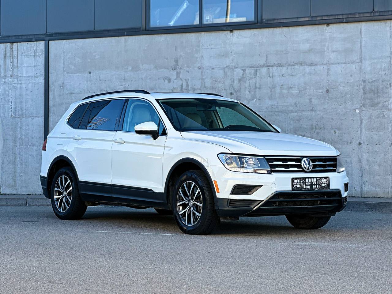   Volkswagen Tiguan SE   -  1