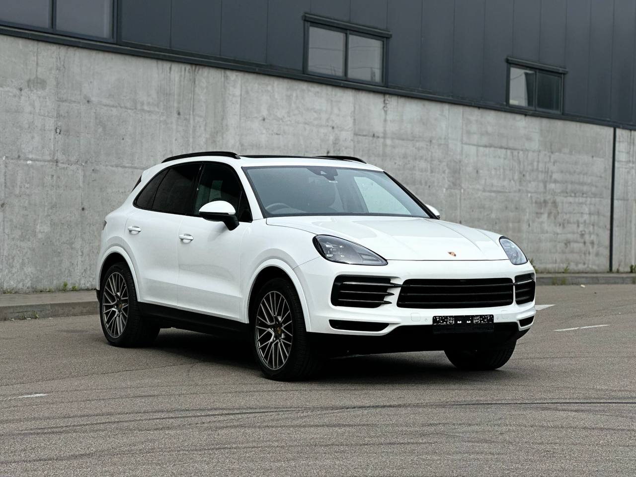   Porsche Cayenne   - 