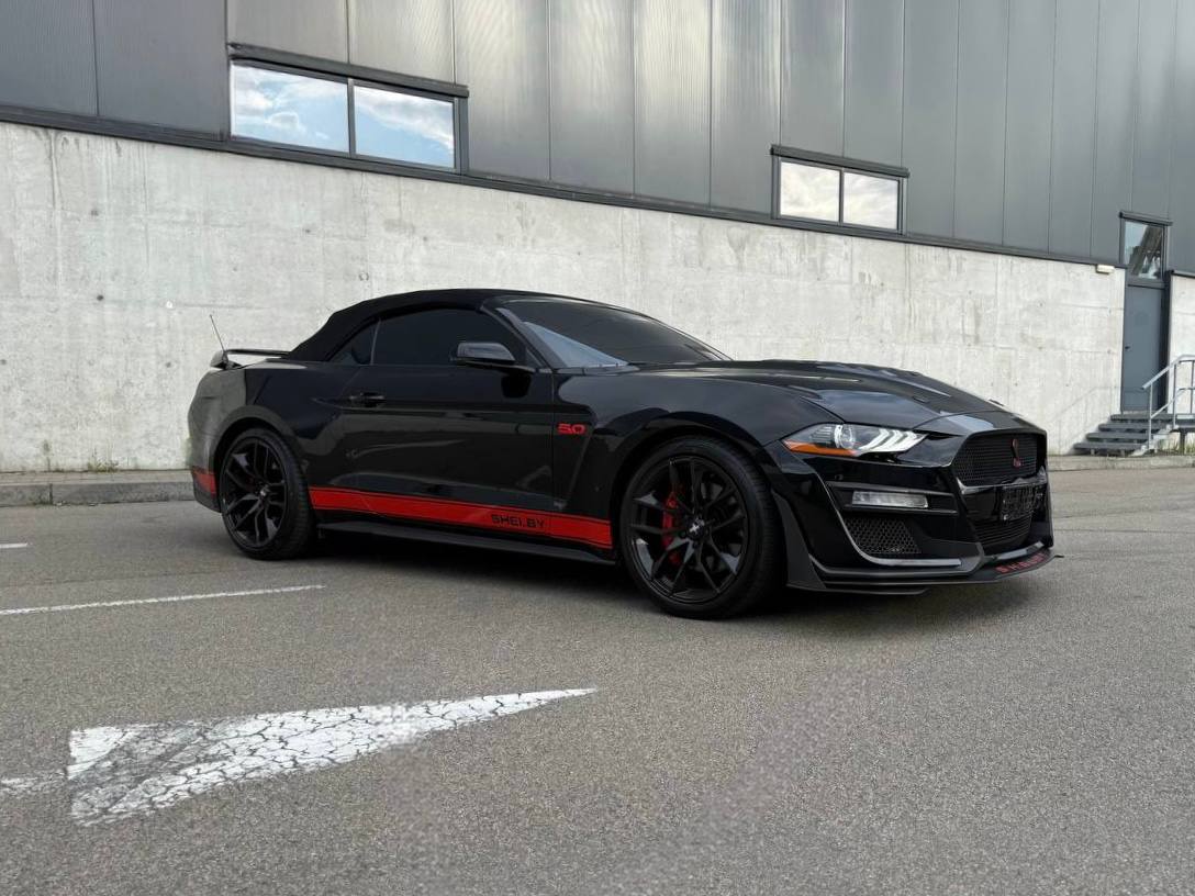   Ford Mustang   - 