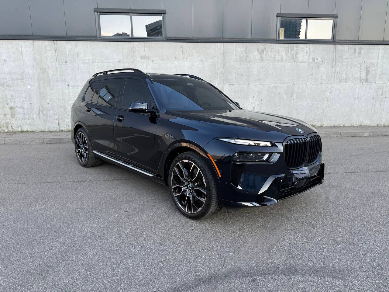   BMW X7 2025   - 