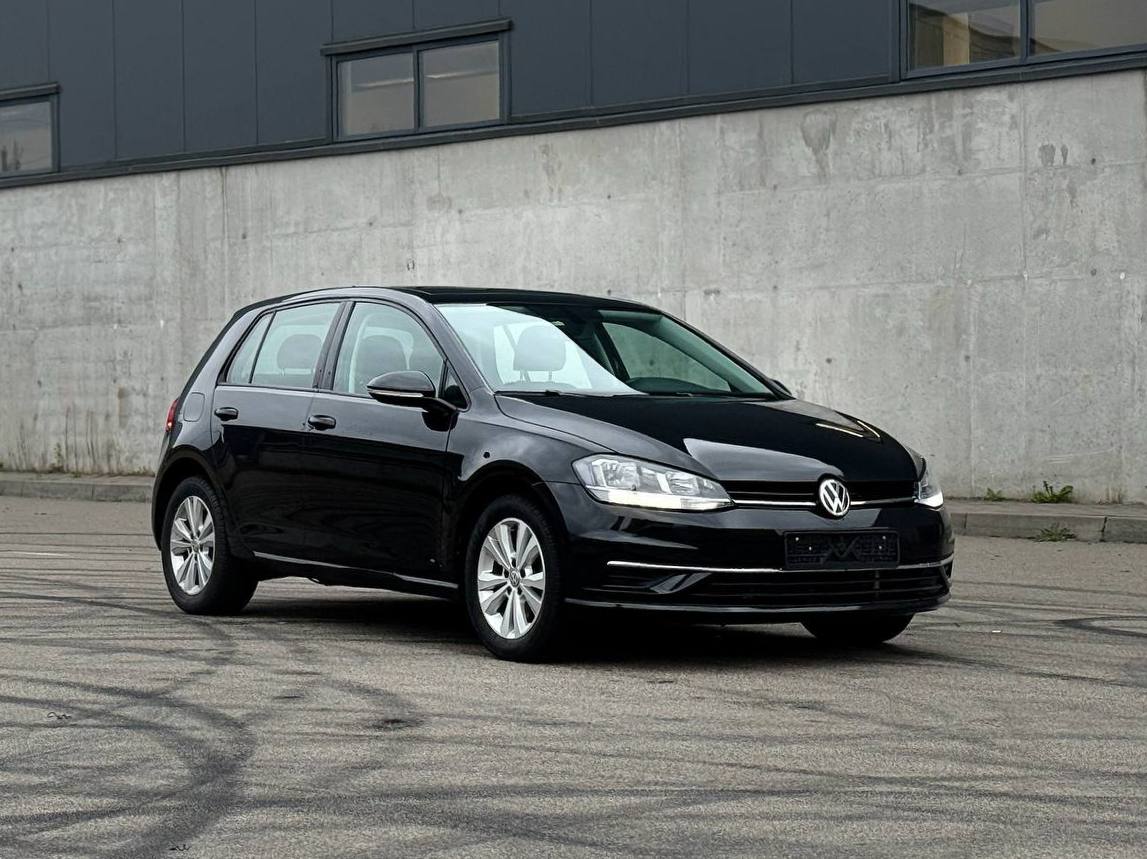   Volkswagen Golf   - 