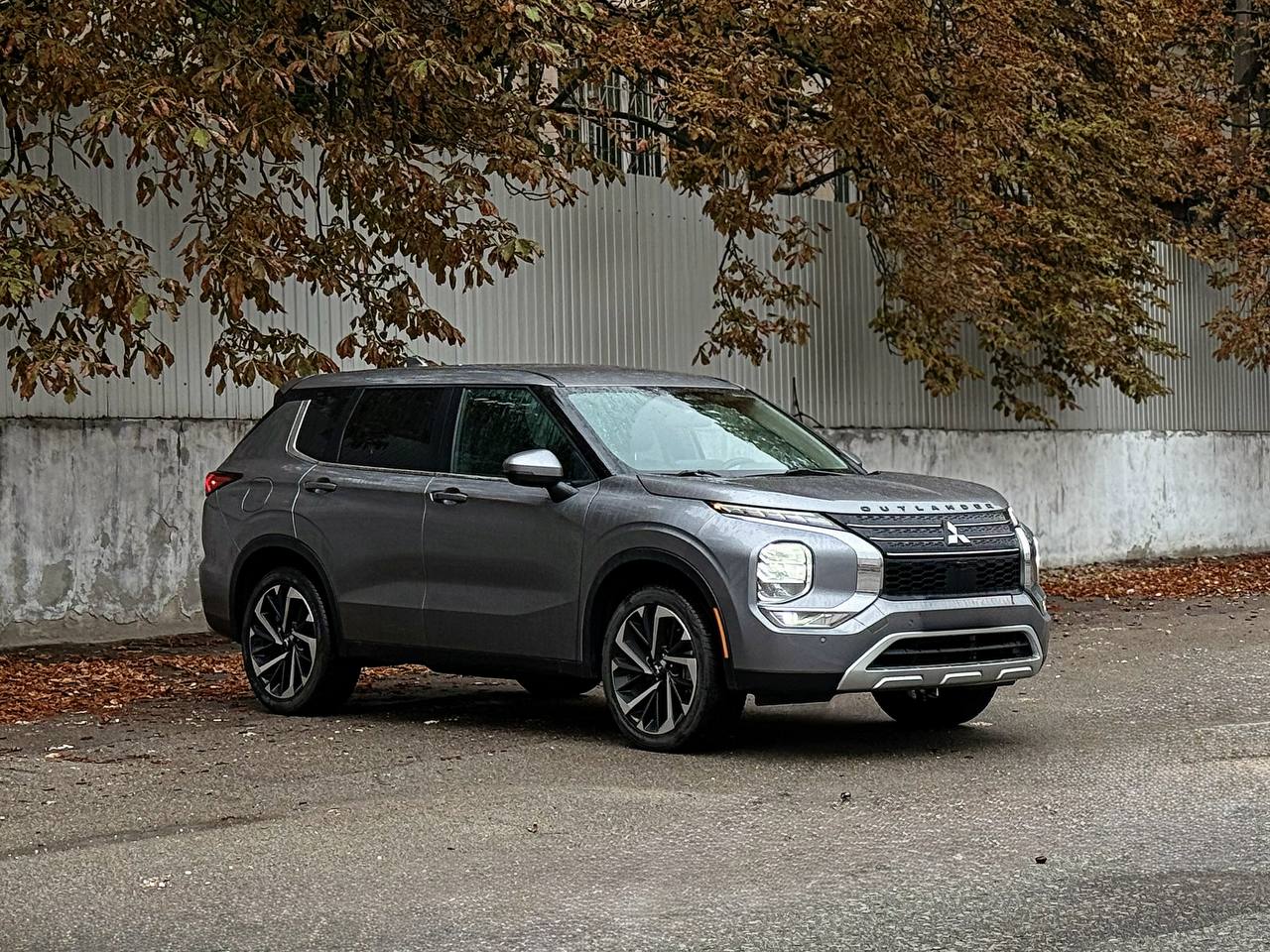   Mitsubishi Outlander   - 