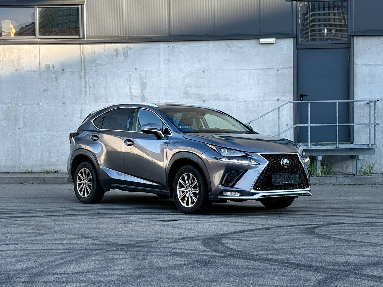 Оренда авто Lexus NX у Києві - Мегарент