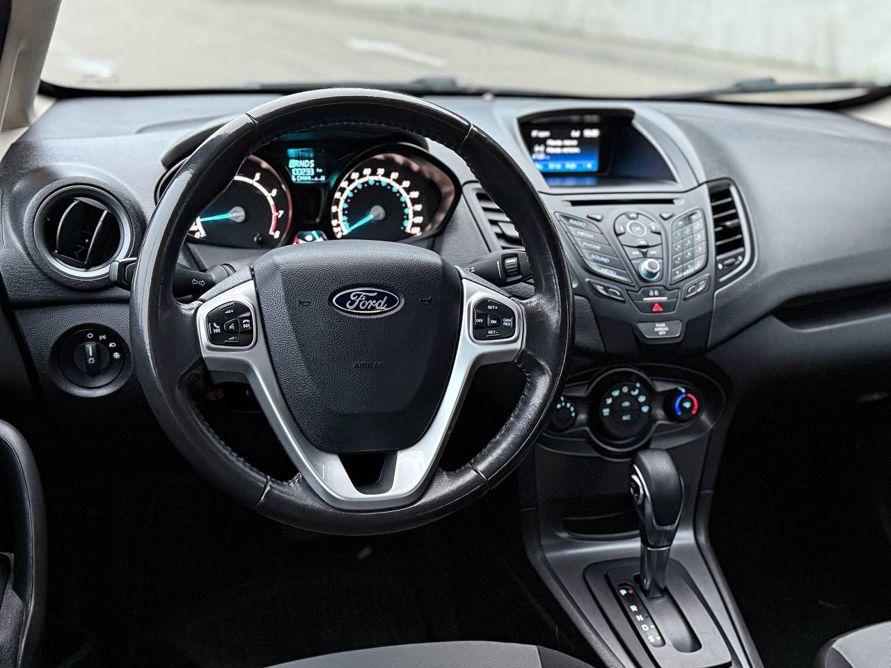 ������ ���� Ford Fiesta sedan � ��� - ���� 7