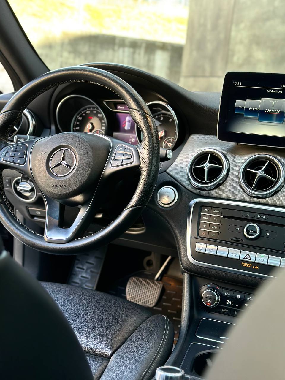   Mercedes-Benz GLA   -  5