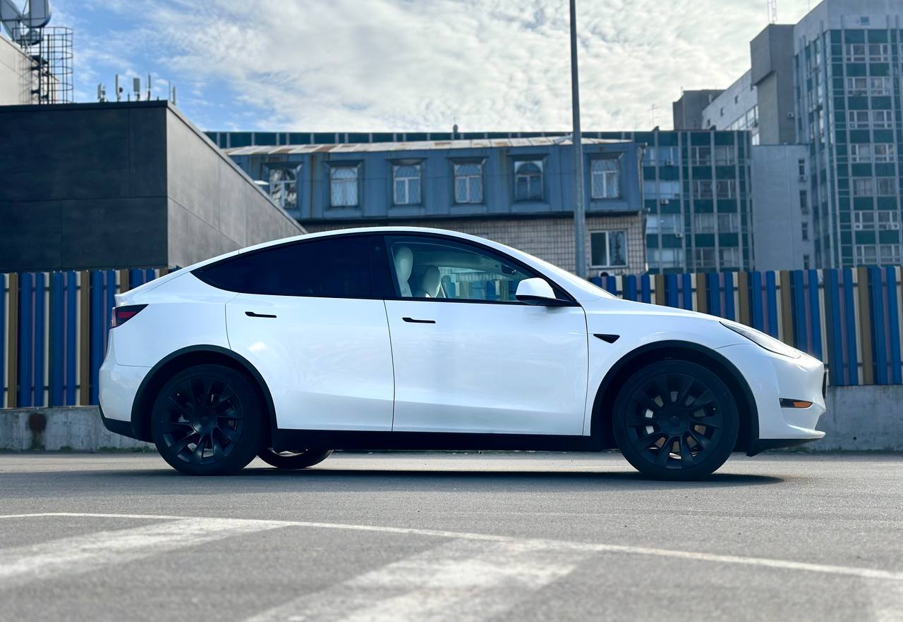 Car rental Tesla Model Y in Kyiv - photo 4