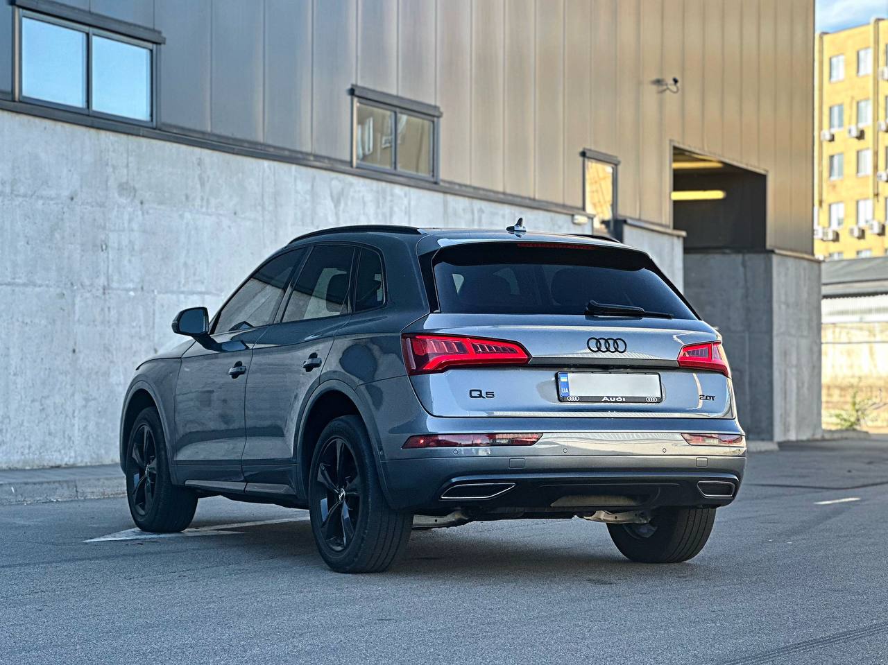   Audi Q5 Quattro   -  5