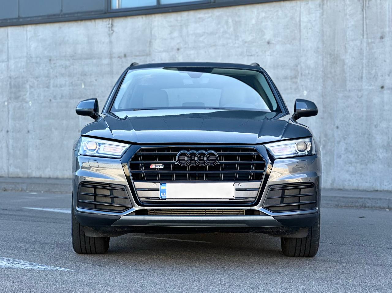   Audi Q5 Quattro   -  2