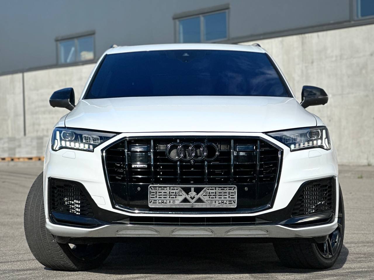   Audi Q7 2022   -  2