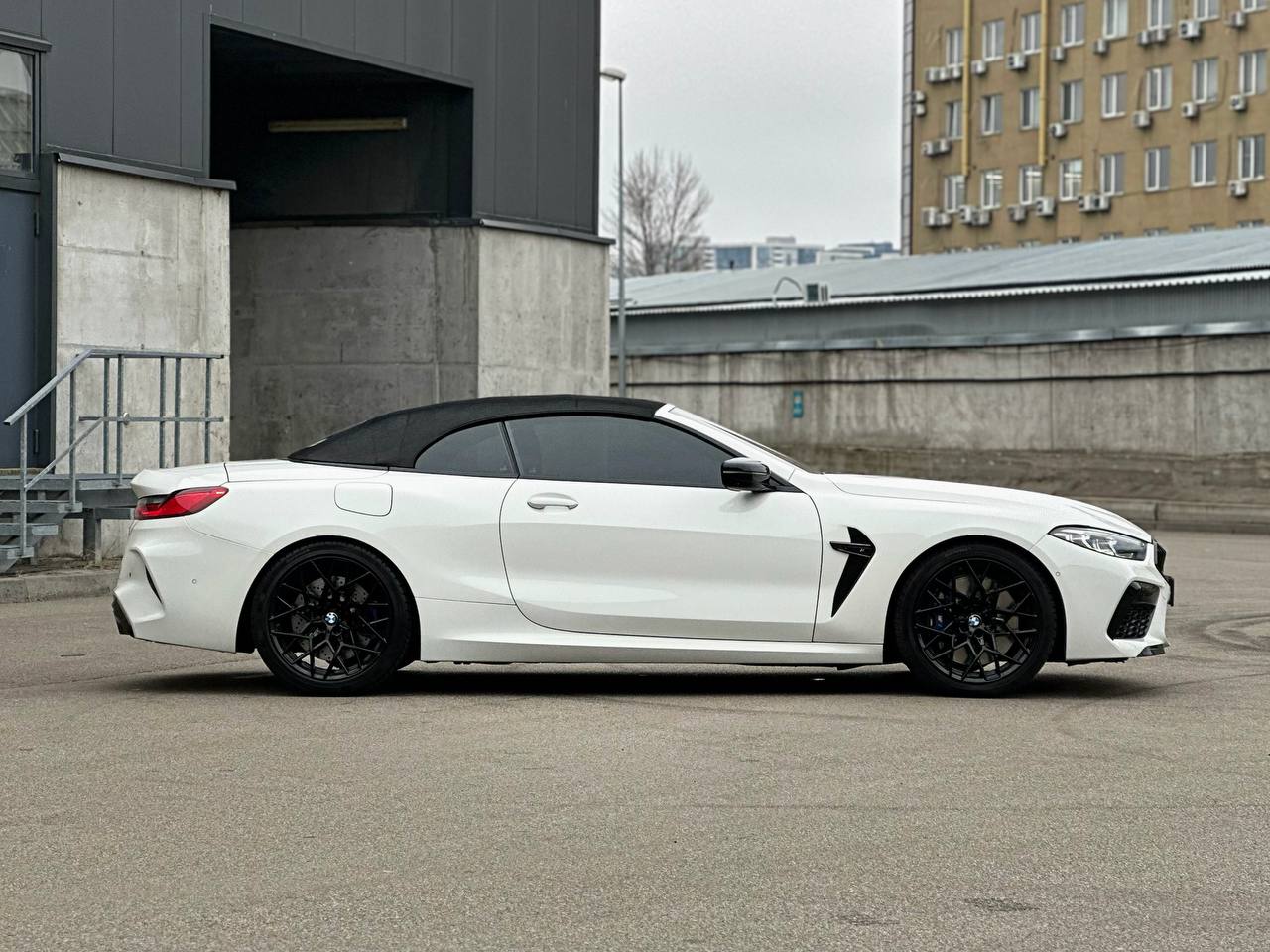   BMW M8 Cabrio   -  4