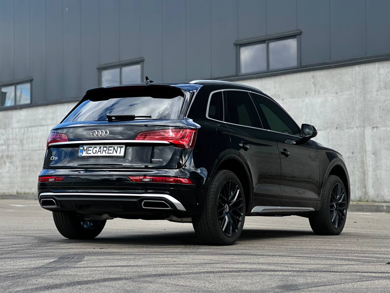   Audi Q5 Quattro   -  5