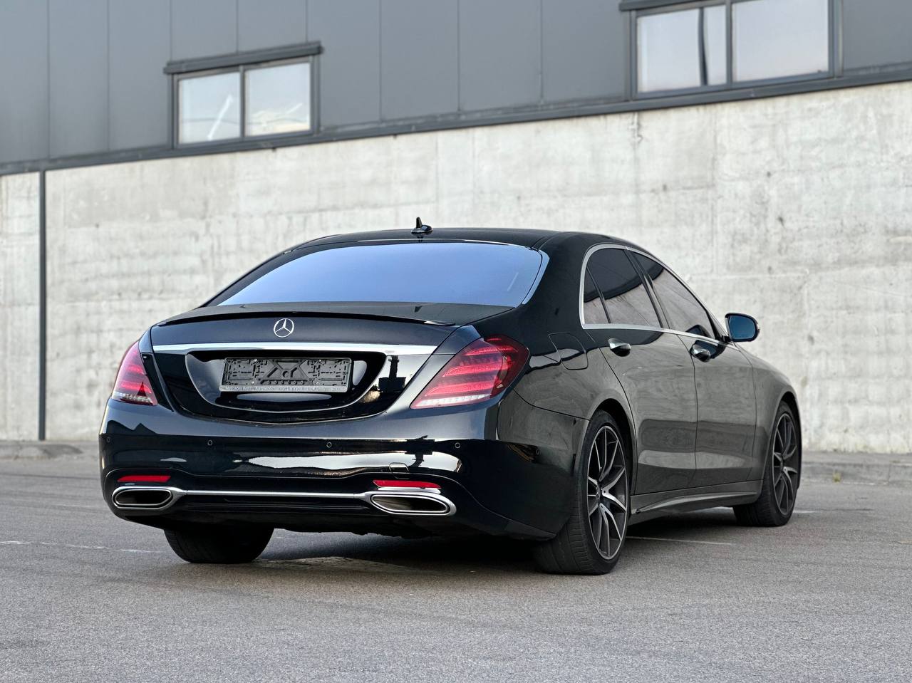   Mercedes-Benz S450 L   -  4