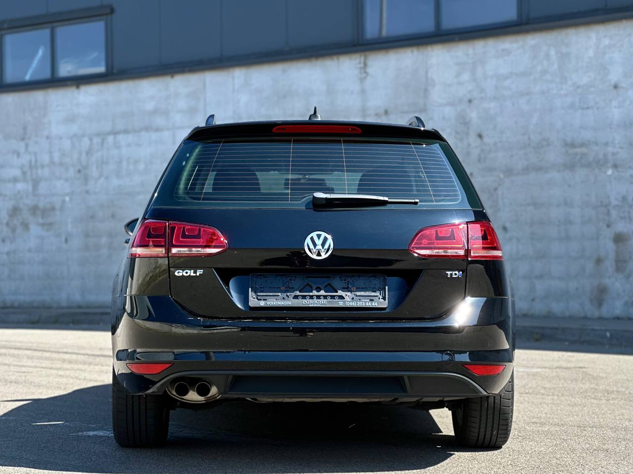   Volkswagen Golf   -  5