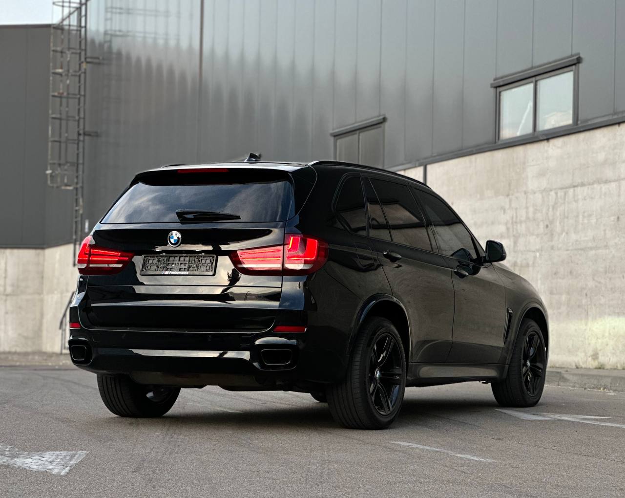   BMW X5   -  7