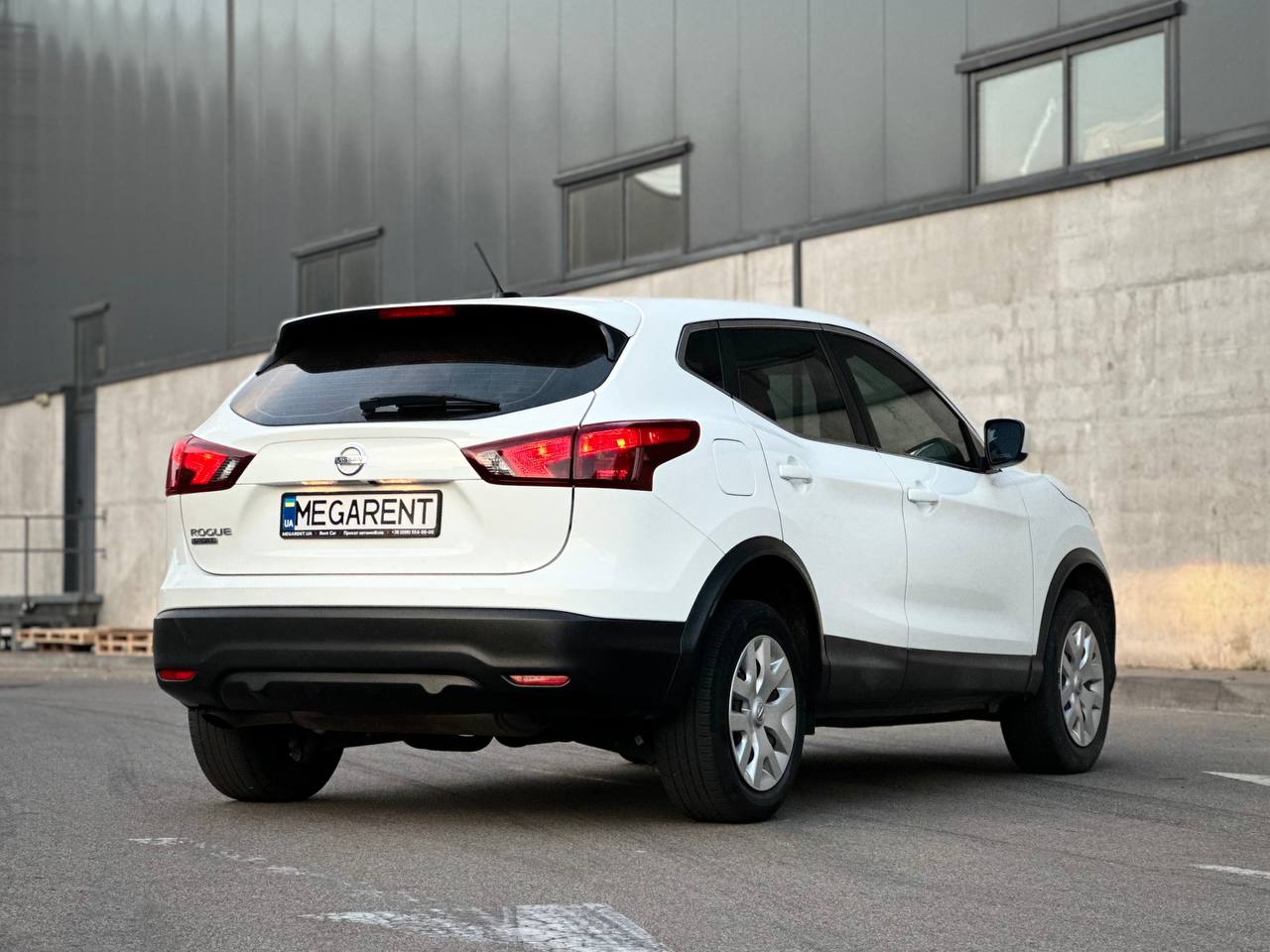   Nissan Rogue Sport   -  4