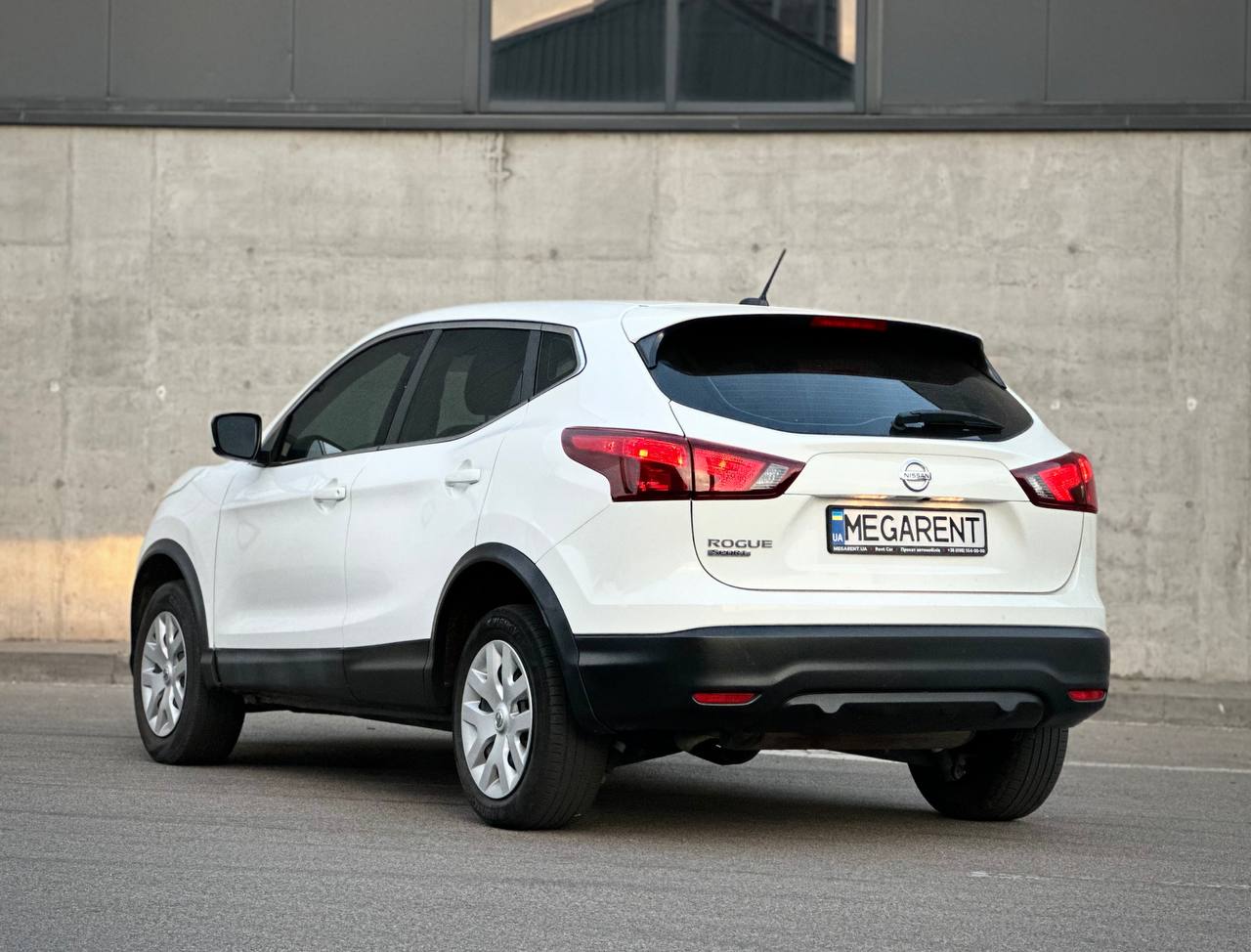   Nissan Rogue Sport   -  5