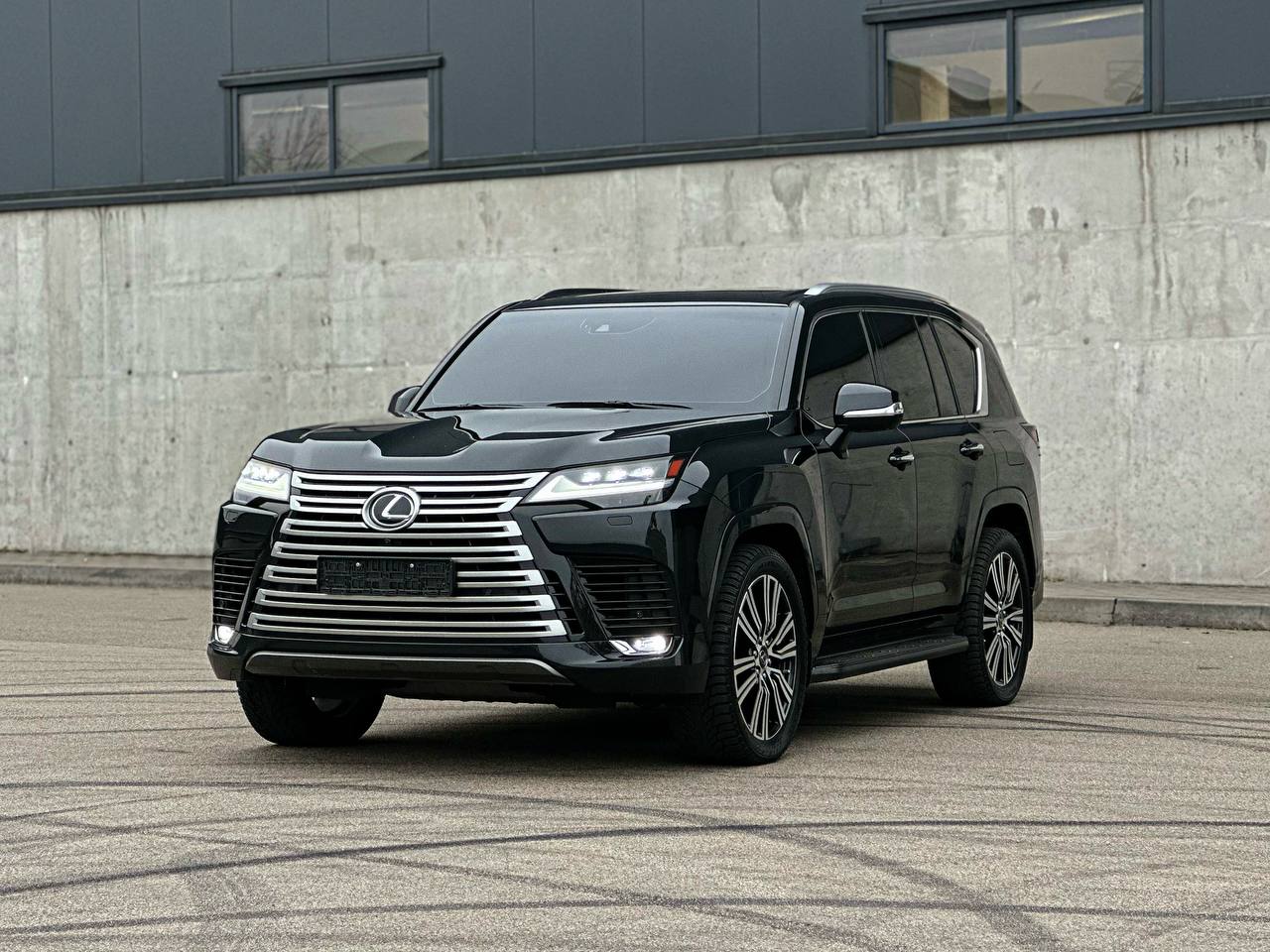   Lexus LX 500 2024   -  2