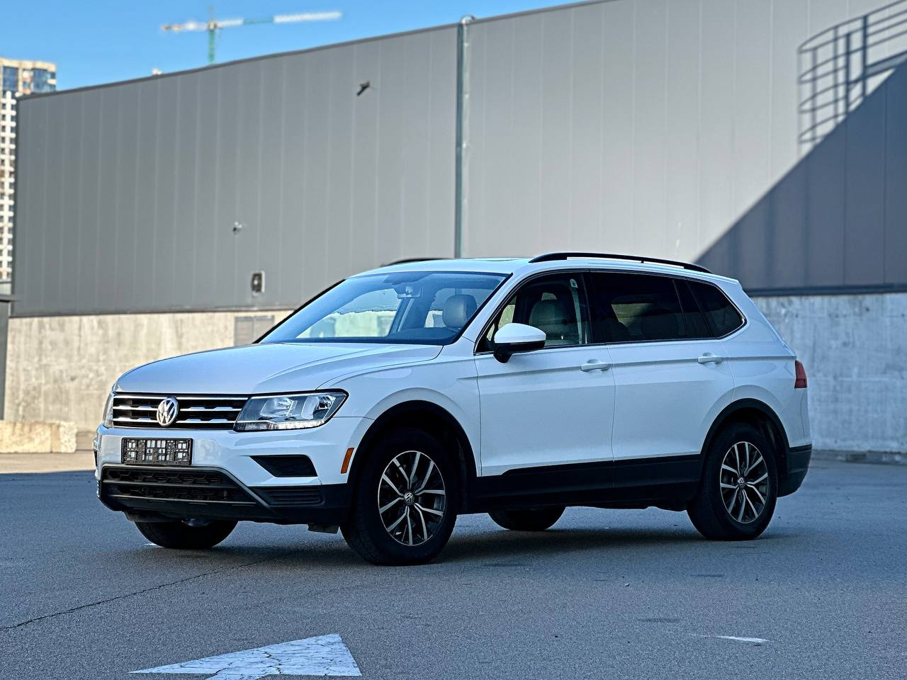   Volkswagen Tiguan SE   -  3