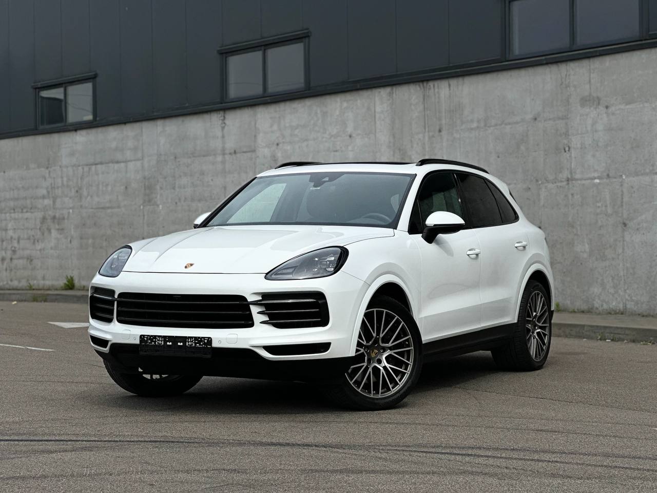   Porsche Cayenne   -  2