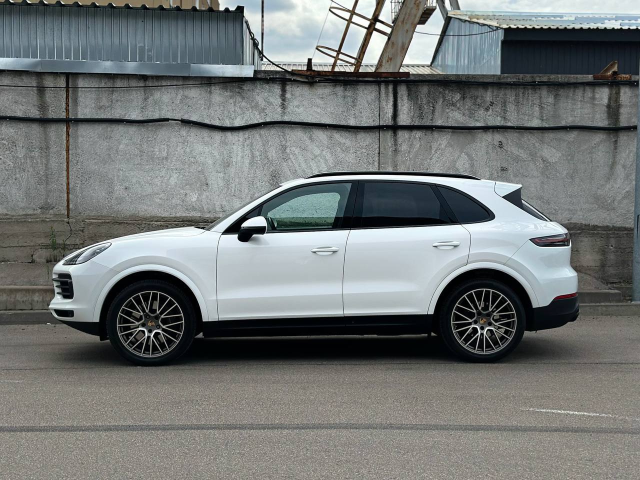   Porsche Cayenne   -  3