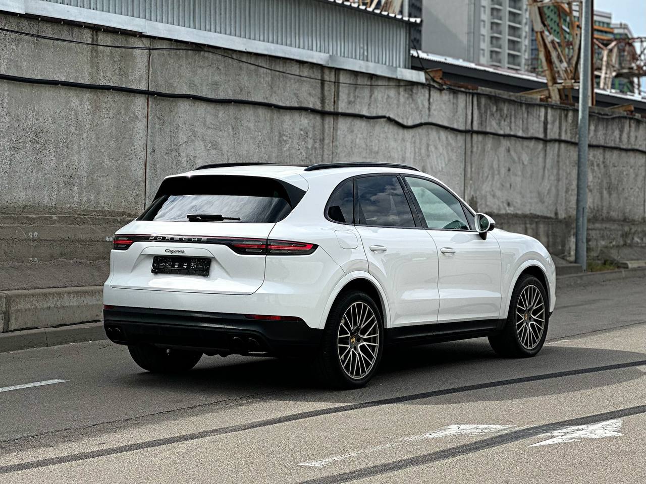   Porsche Cayenne   -  4