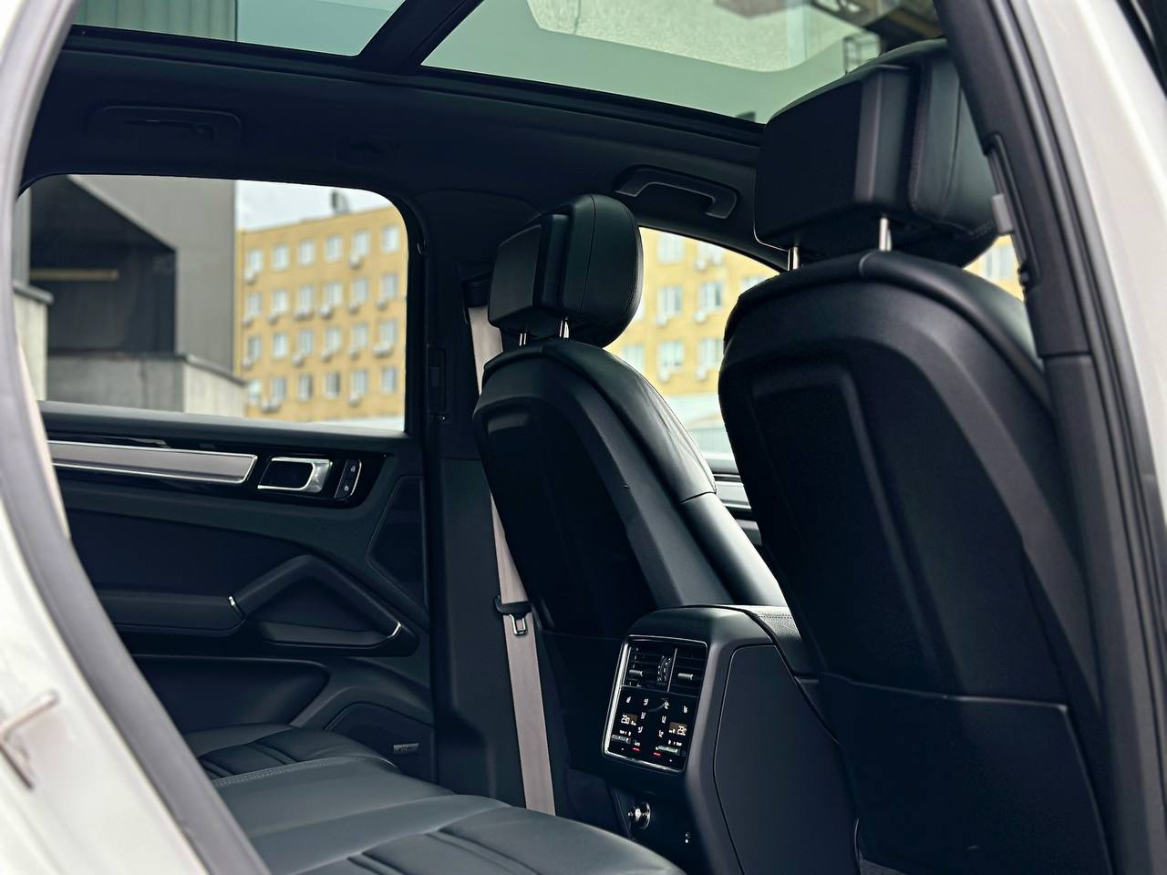   Porsche Cayenne   -  8
