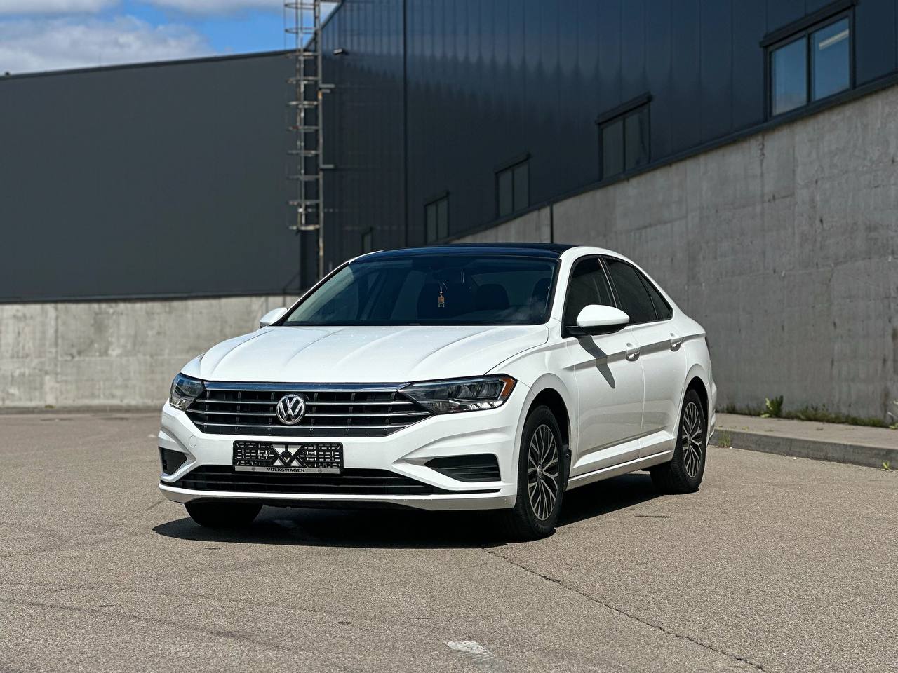   Volkswagen Jetta   -  2