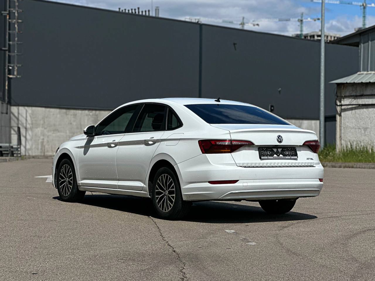   Volkswagen Jetta   -  3