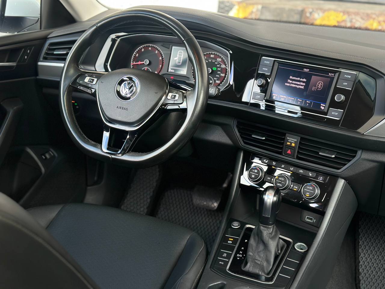   Volkswagen Jetta   -  5