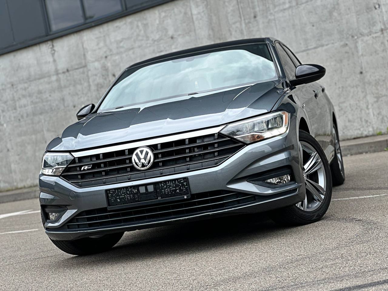   Volkswagen Jetta R-Line   -  2