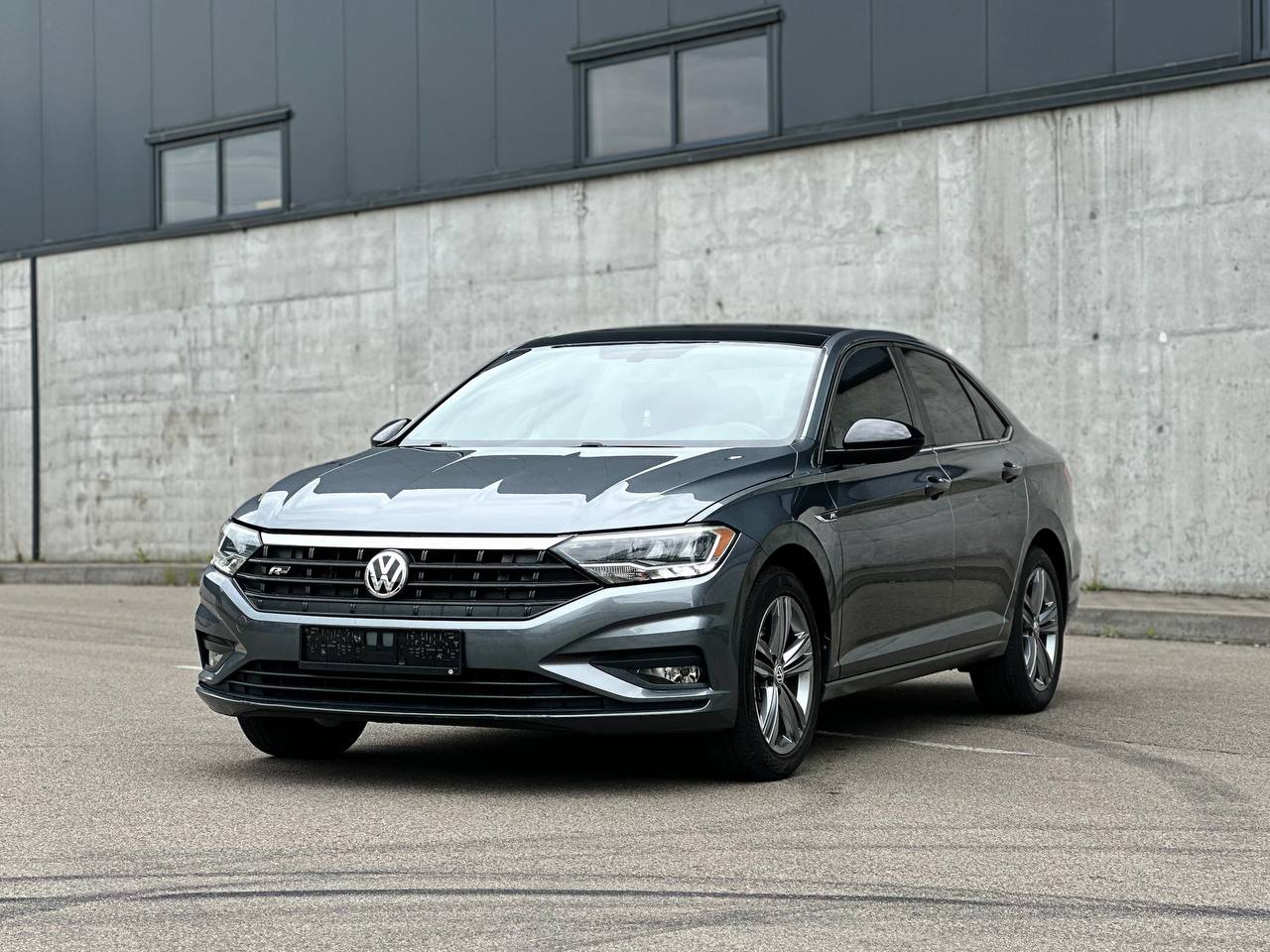   Volkswagen Jetta R-Line   -  3