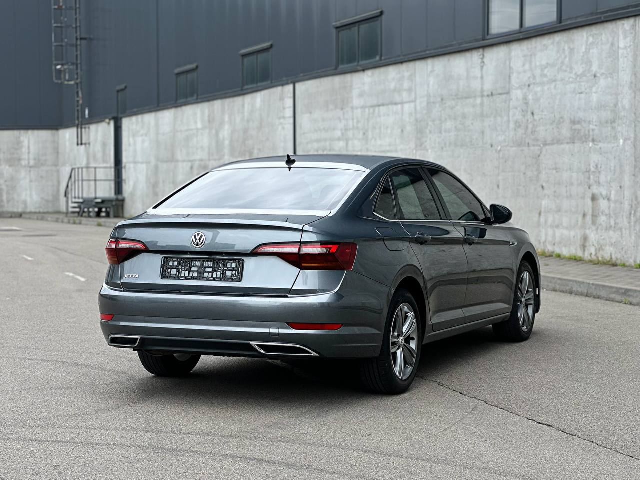   Volkswagen Jetta R-Line   -  5