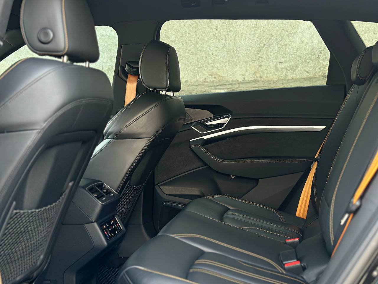   AUDI E-TRON 55   -  9