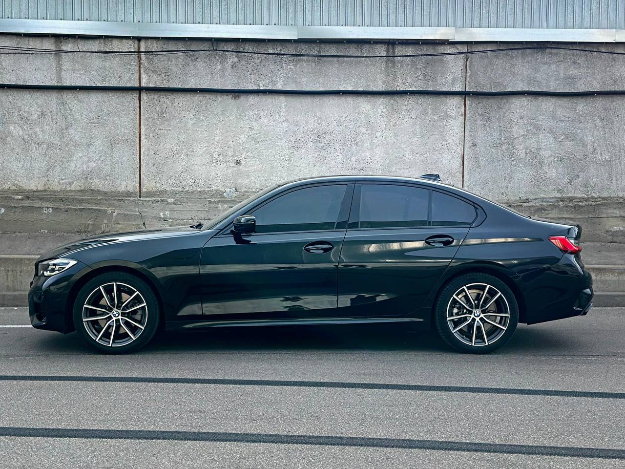   BMW 330i   -  4