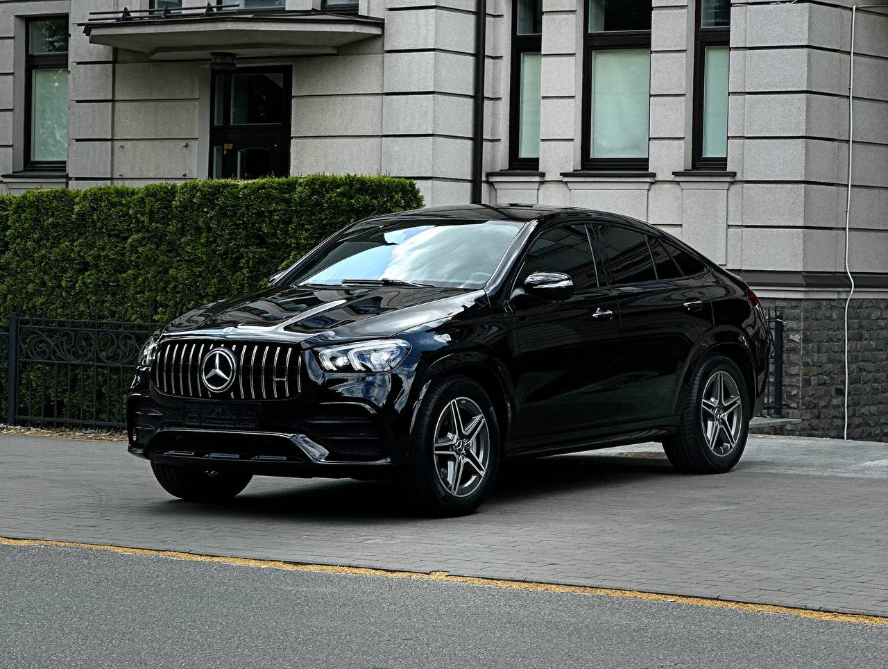   MERCEDES-BENZ GLE Coupe 53 AMG   -  2