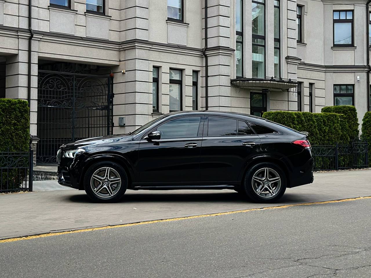   MERCEDES-BENZ GLE Coupe 53 AMG   -  3