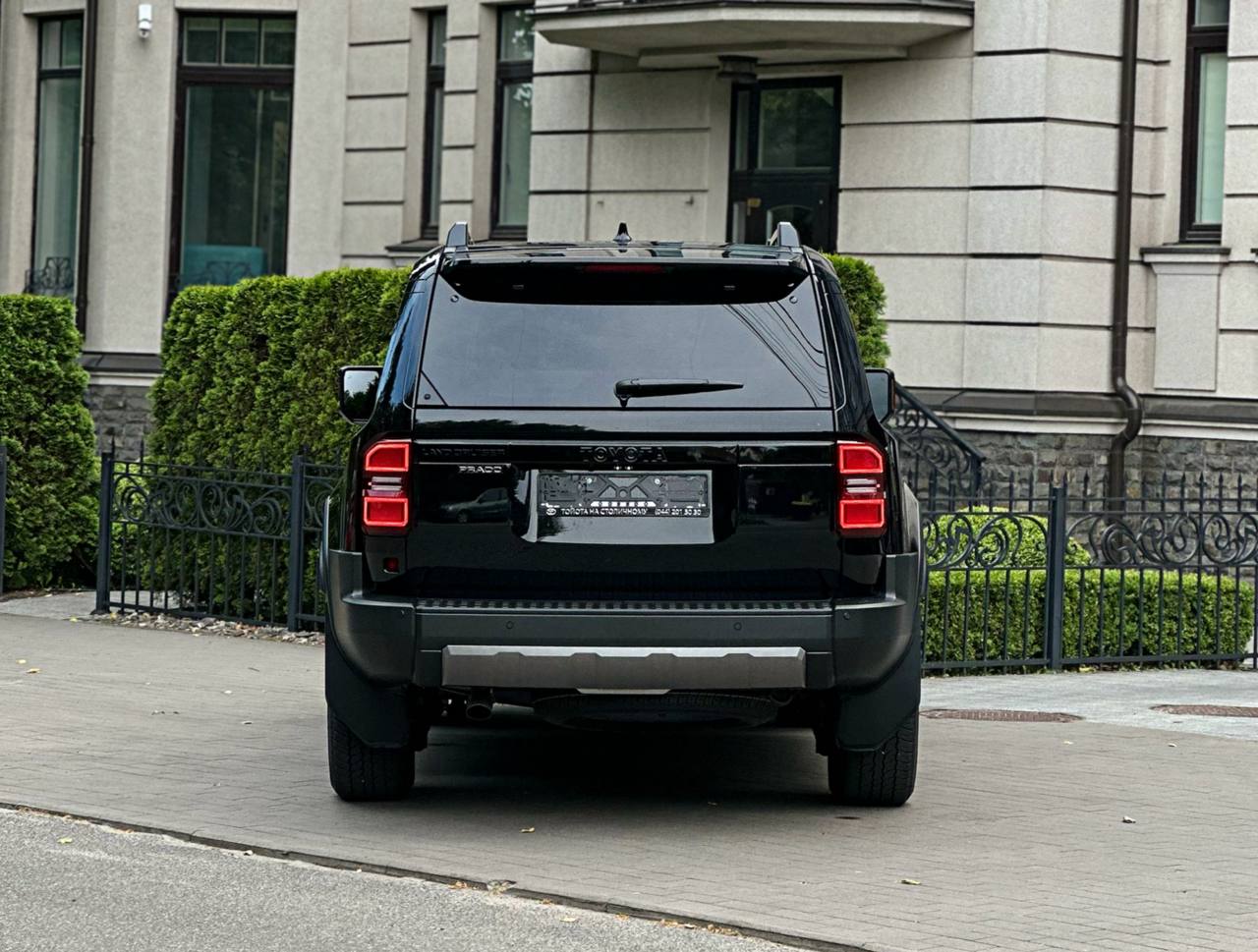   Toyota Land Cruiser Prado 250   -  4