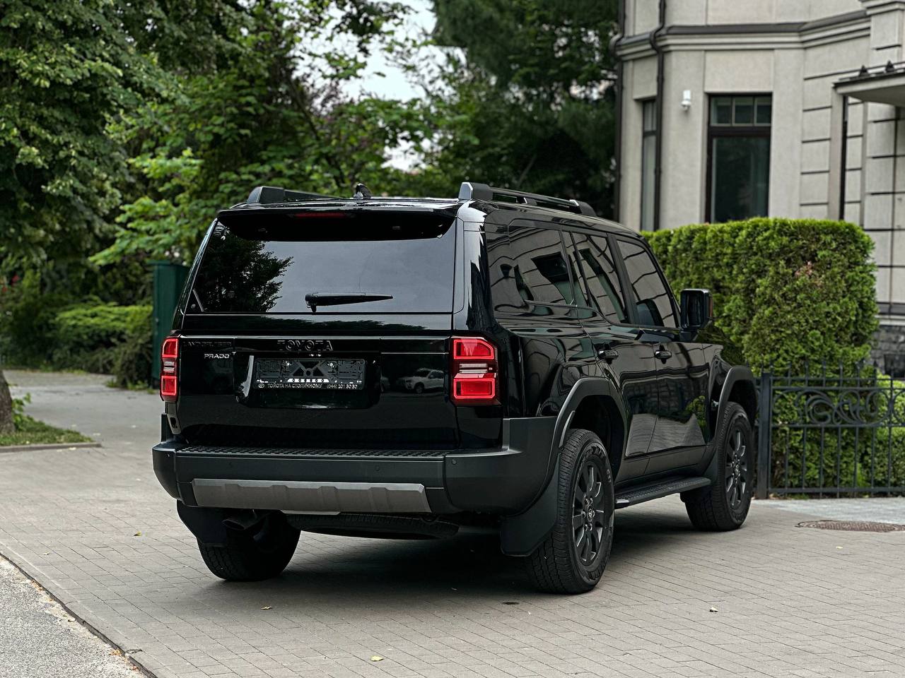   Toyota Land Cruiser Prado 250   -  5