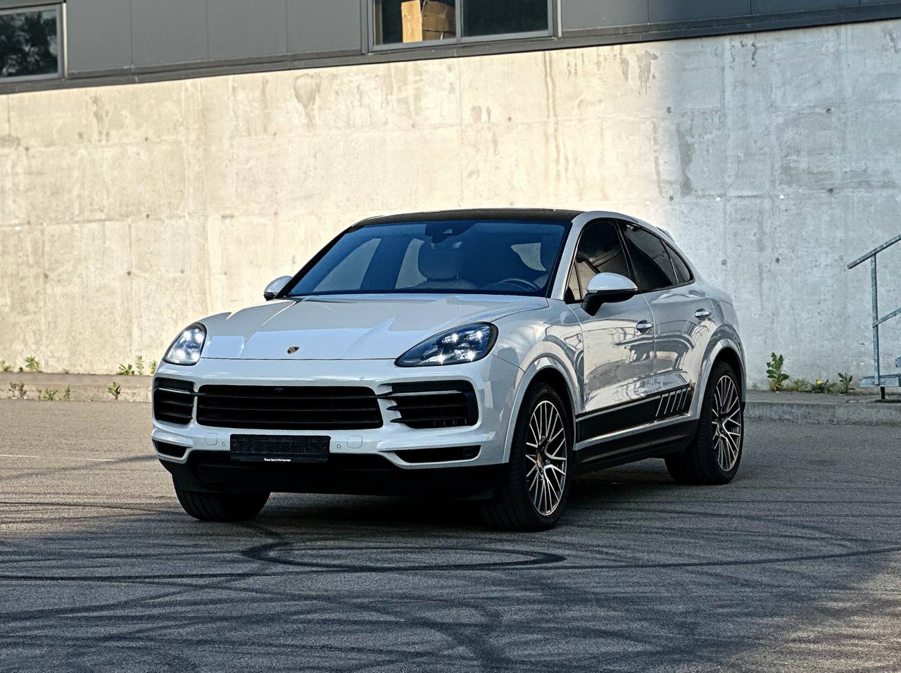   Porsche Cayenne   -  2