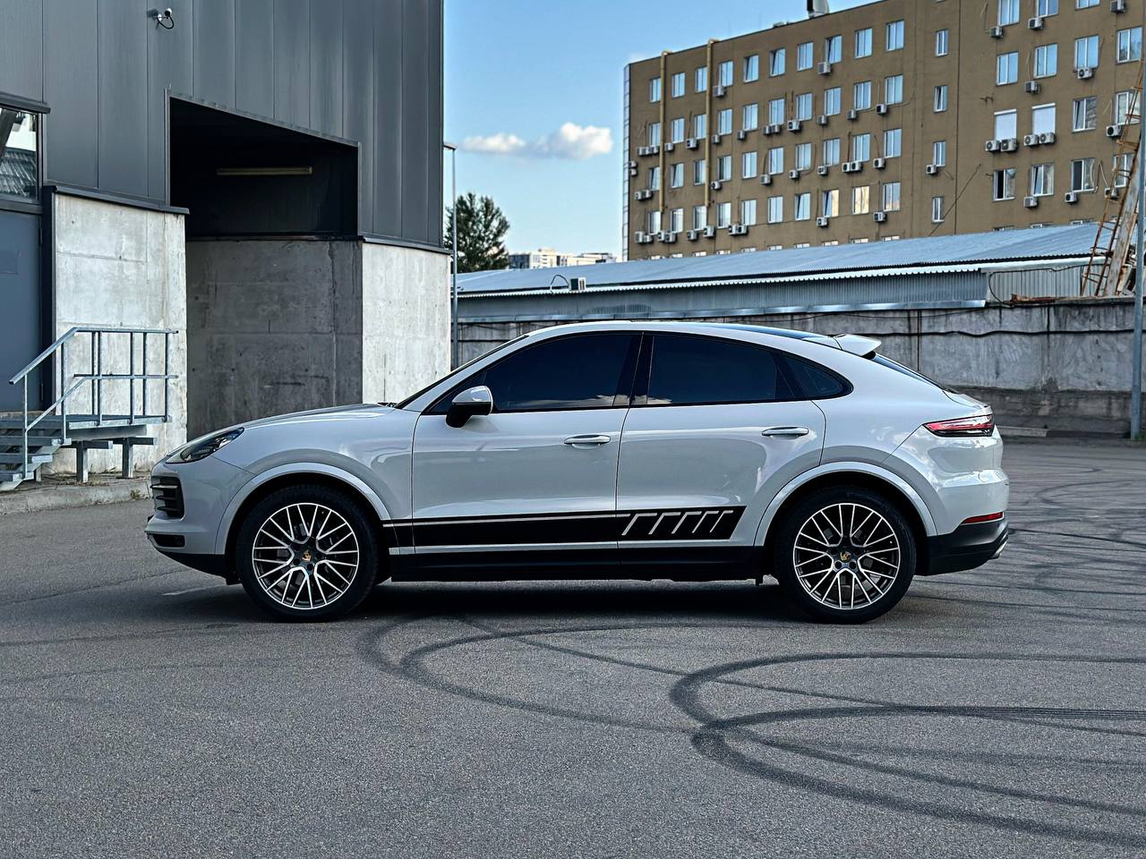   Porsche Cayenne   -  3