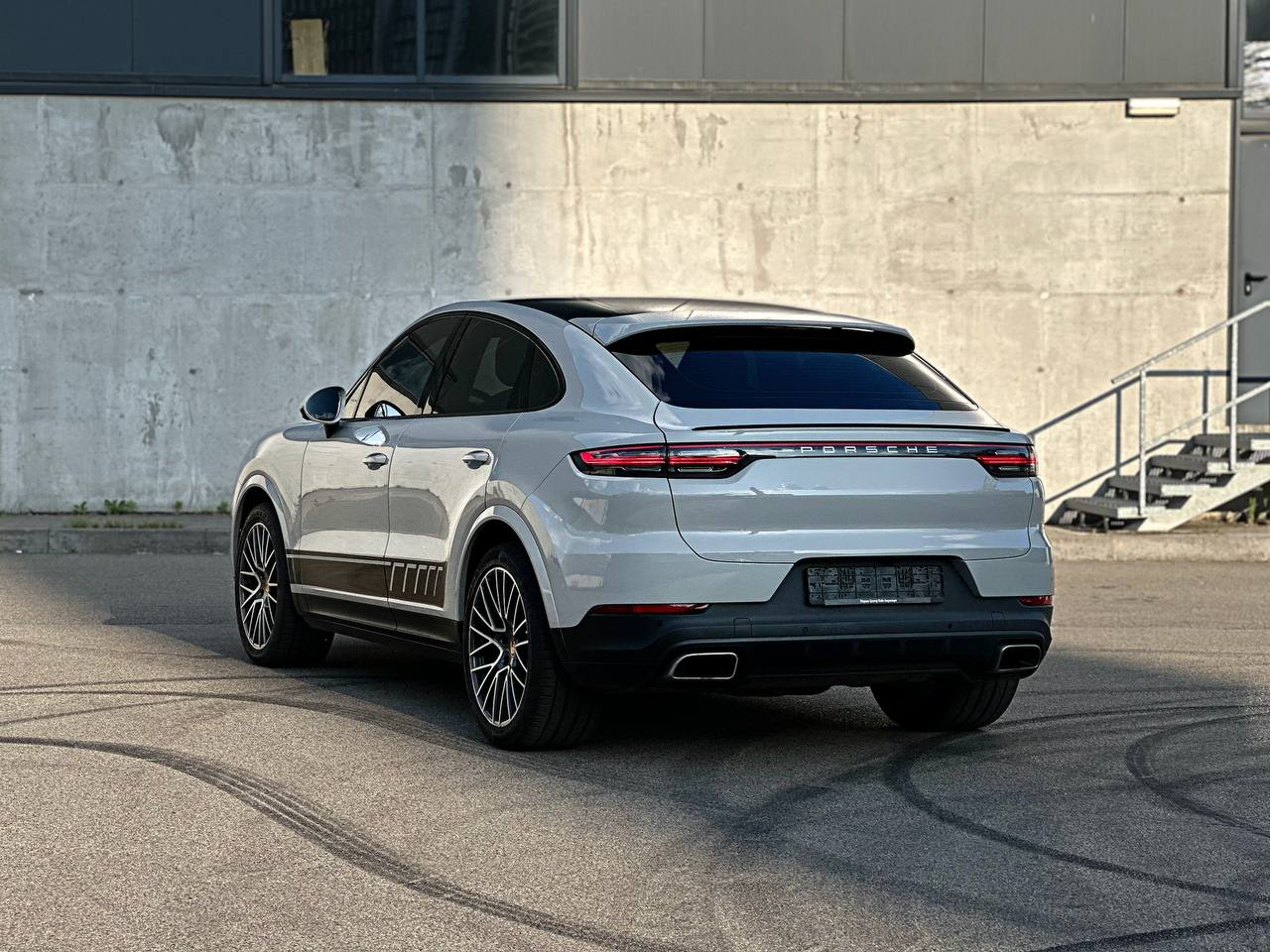   Porsche Cayenne   -  4