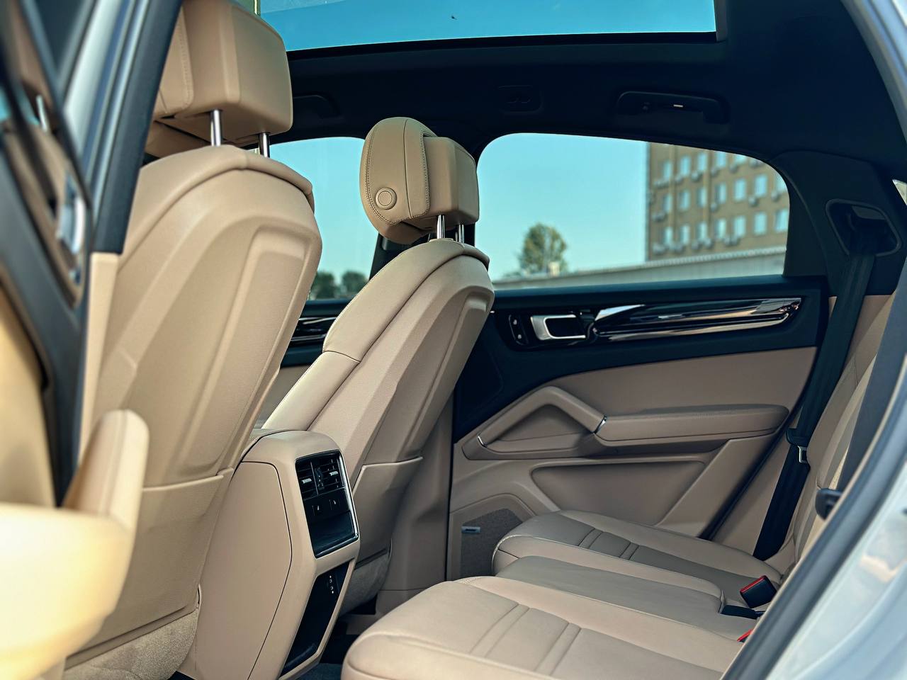   Porsche Cayenne   -  8