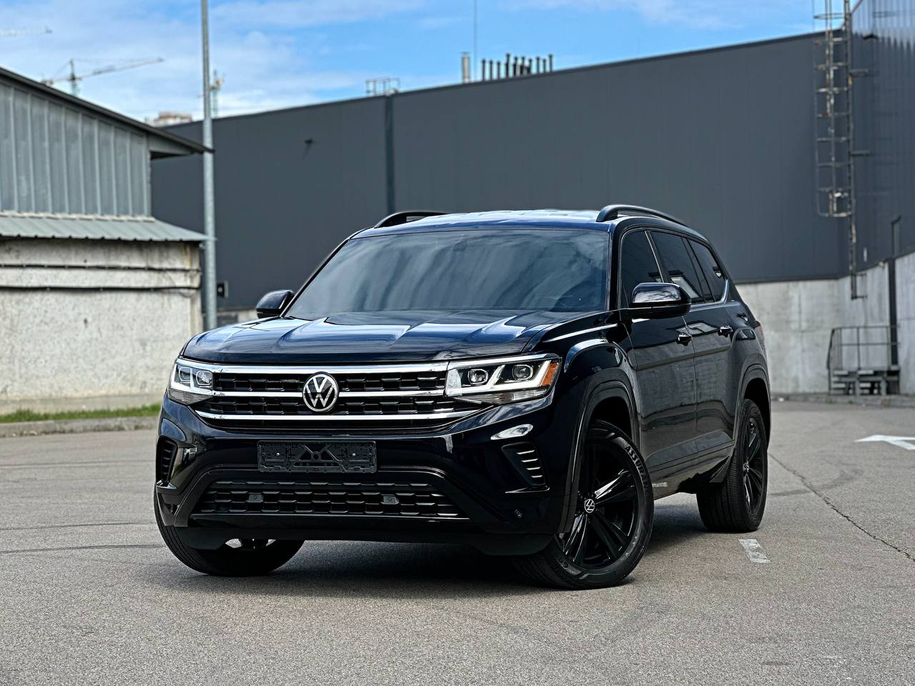   Volkswagen Atlas   -  2