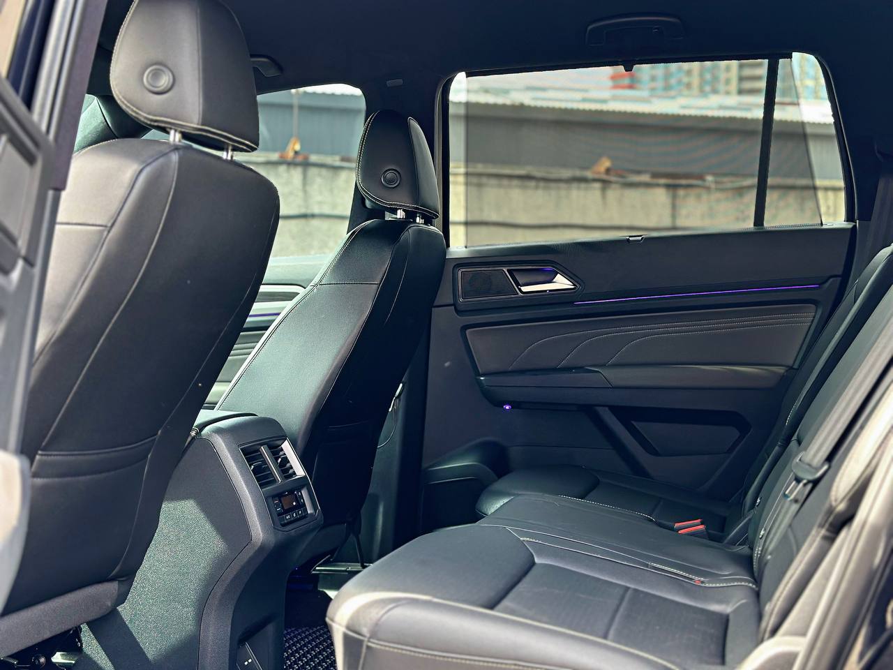   Volkswagen Atlas   -  5