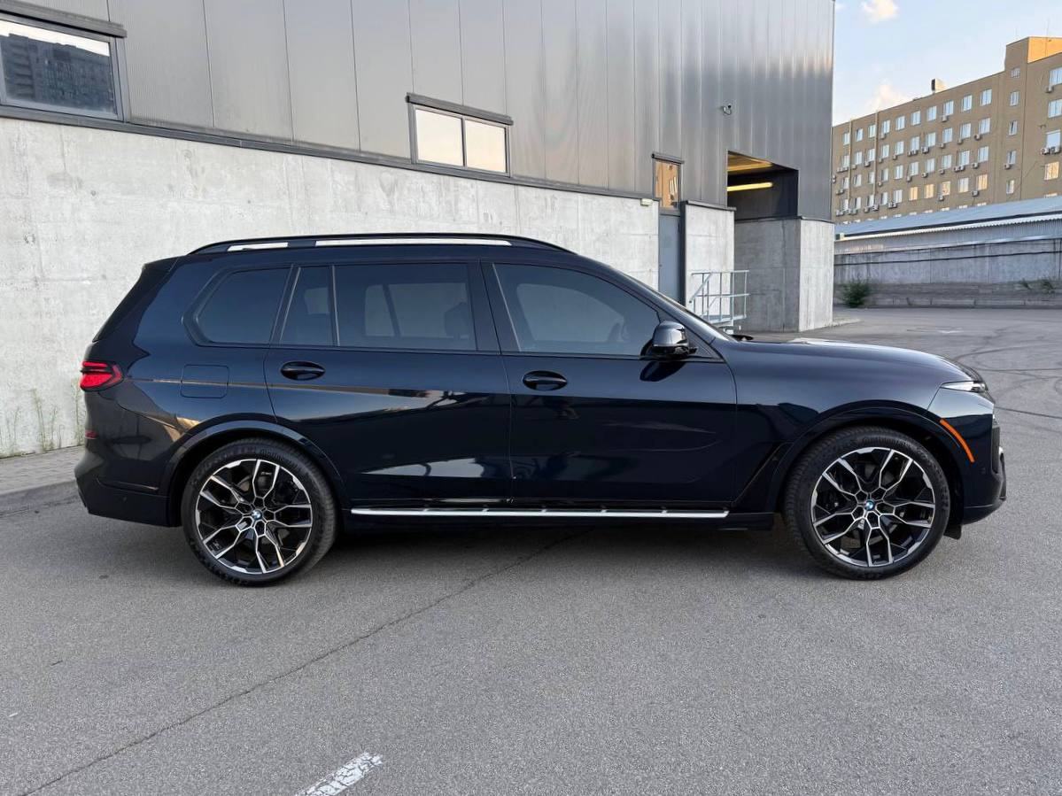   BMW X7 2025   -  2