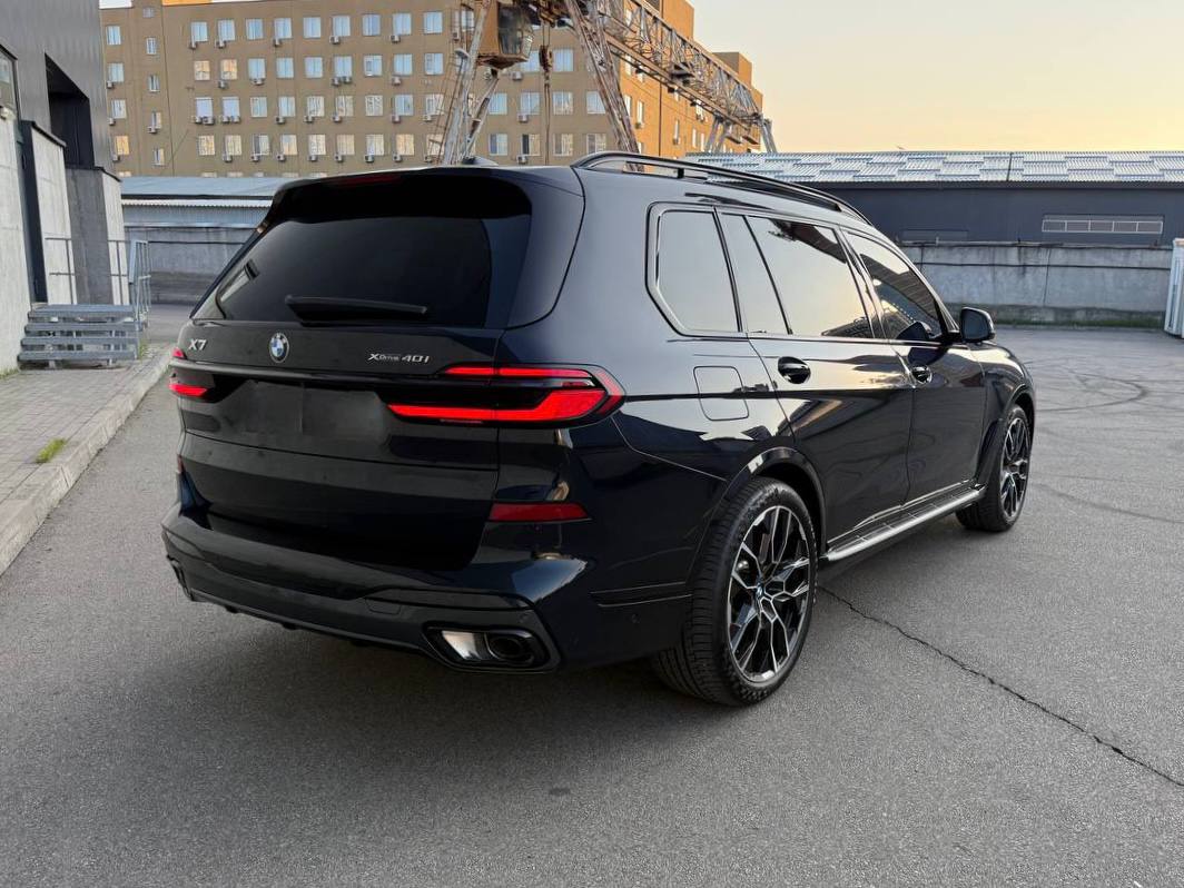   BMW X7 2025   -  3